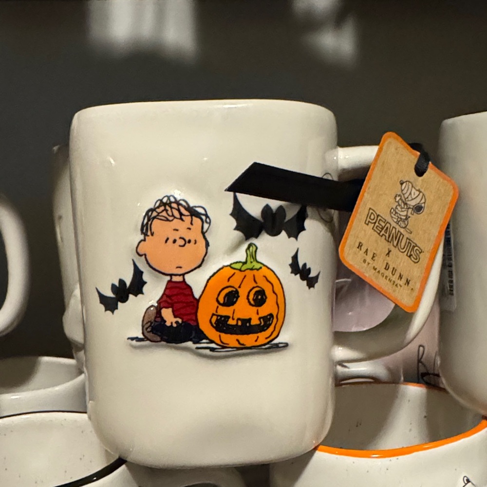Rae Dunn - Linus Halloween ☕️
